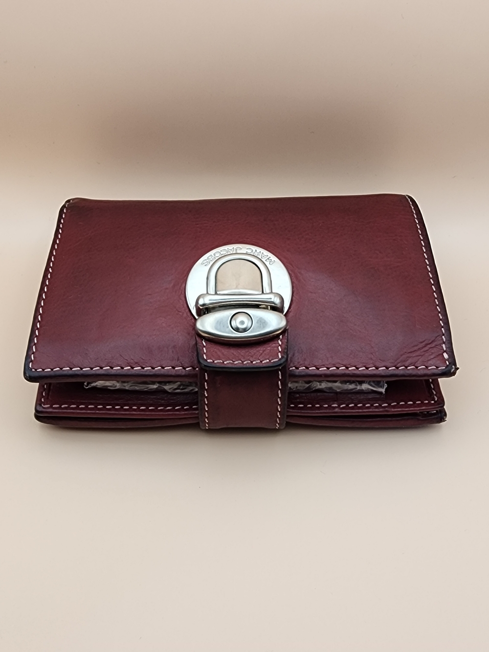 Marc Jacobs Burgundy Leather Turnlock Wallet - Picture 2 of 16